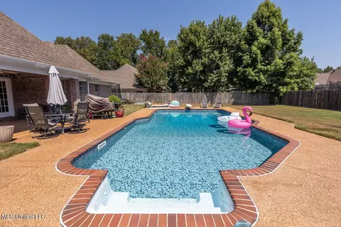 Exterior - 994 Deer Creek Dr, Hernando, MS 38632 photo 8 of 11