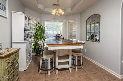 Dining - 994 Deer Creek Dr, Hernando, MS 38632 photo 2 of 2