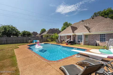 Exterior - 994 Deer Creek Dr, Hernando, MS 38632 photo 10 of 11