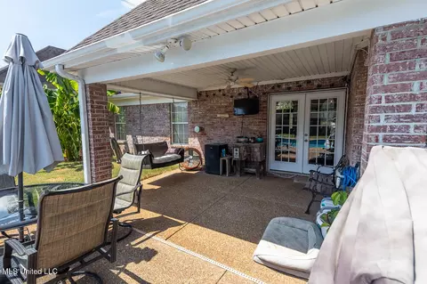 Exterior - 994 Deer Creek Dr, Hernando, MS 38632 photo 6 of 11