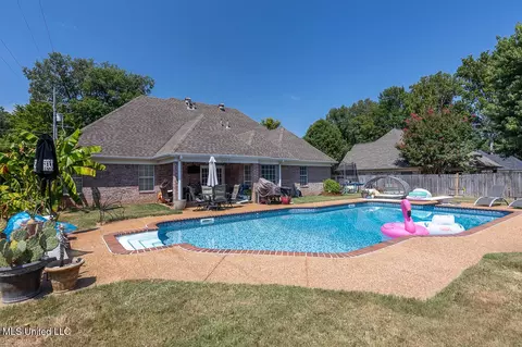 Exterior - 994 Deer Creek Dr, Hernando, MS 38632 photo 9 of 11