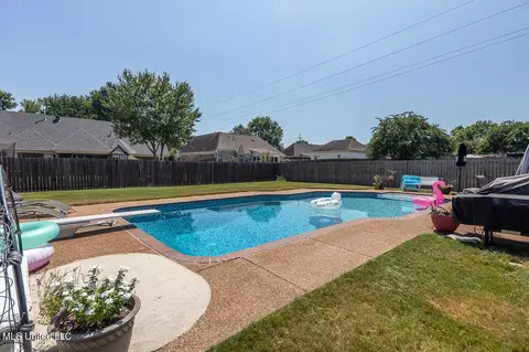 Exterior - 994 Deer Creek Dr, Hernando, MS 38632 photo 11 of 11