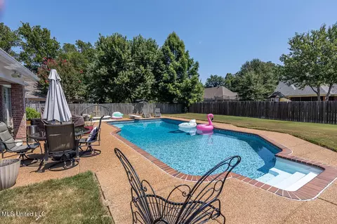 Exterior - 994 Deer Creek Dr, Hernando, MS 38632 photo 7 of 11