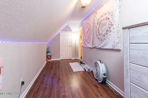 Entry Way - 994 Deer Creek Dr, Hernando, MS 38632 photo 2 of 2