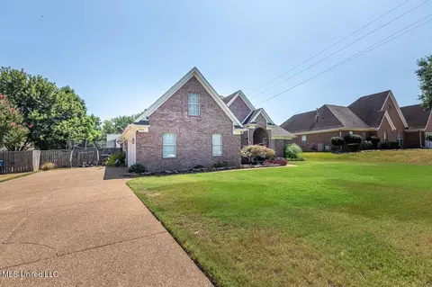 Exterior - 994 Deer Creek Dr, Hernando, MS 38632 photo 3 of 11