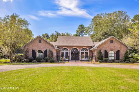 13613 Paraiso Rd, Ocean Springs, MS 39564