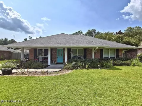 69252 E Diamondhead Dr, Diamondhead, MS 39525