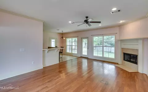 Living - 122 Devlin Dr, Madison, MS 39110 photo 1 of 4