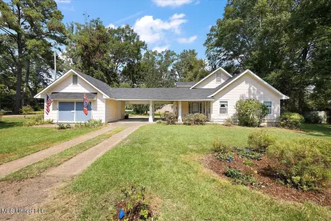 228 W Porter St, Ridgeland, MS 39157