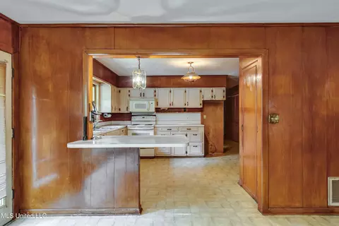 Kitchen - 415 Sylvan Trl, Jackson, MS 39209 photo 6 of 6