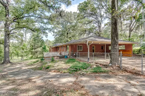 Exterior - 415 Sylvan Trl, Jackson, MS 39209 photo 8 of 20