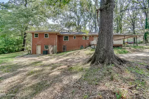 Exterior - 415 Sylvan Trl, Jackson, MS 39209 photo 10 of 20