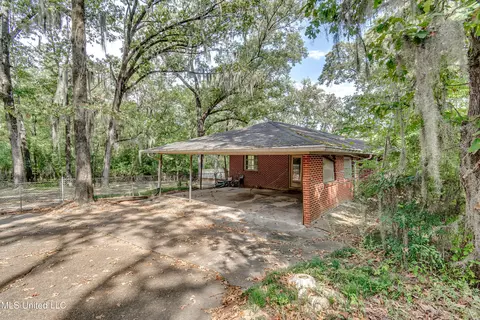 Exterior - 415 Sylvan Trl, Jackson, MS 39209 photo 4 of 20
