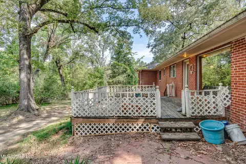 Exterior - 415 Sylvan Trl, Jackson, MS 39209 photo 15 of 20