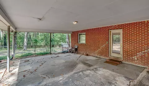 Exterior - 415 Sylvan Trl, Jackson, MS 39209 photo 7 of 20