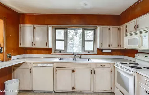 Kitchen - 415 Sylvan Trl, Jackson, MS 39209 photo 1 of 6