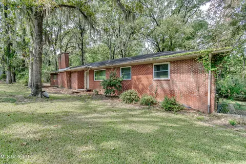 Exterior - 415 Sylvan Trl, Jackson, MS 39209 photo 3 of 20