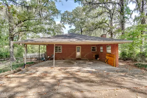 Exterior - 415 Sylvan Trl, Jackson, MS 39209 photo 5 of 20