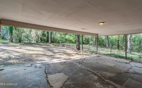 Exterior - 415 Sylvan Trl, Jackson, MS 39209 photo 6 of 20