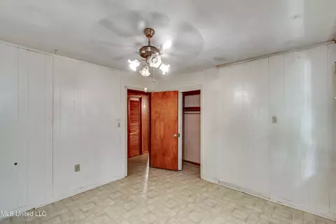 Bedroom - 415 Sylvan Trl, Jackson, MS 39209 photo 3 of 15