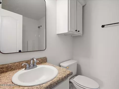 Bath - 407 Cedar Trce, Pearl, MS 39208 photo 1 of 2