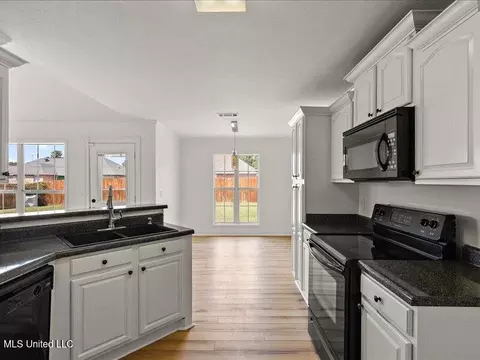 Kitchen - 407 Cedar Trce, Pearl, MS 39208 photo 1 of 2