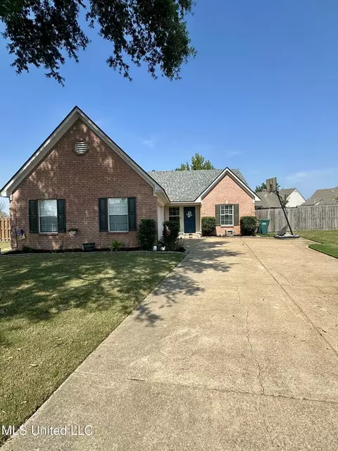 1562 Sarah Ann Cv, Southaven, MS 38671