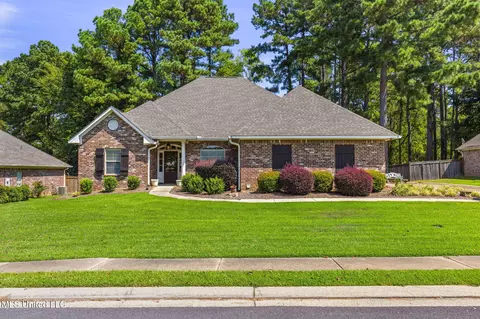 124 Hartfield Dr, Madison, MS 39110