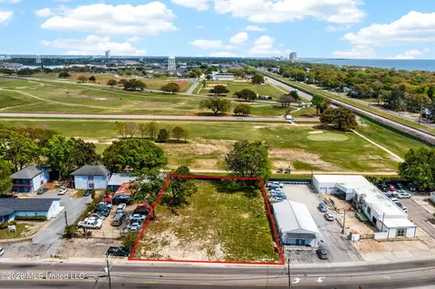 226 Iberville Dr, Biloxi, MS 39531