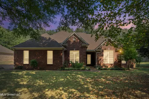 5240 Park Pl Dr, Horn Lake, MS 38637