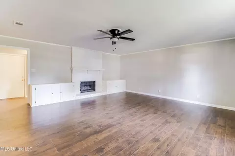 Living - 414 Pecan Blvd, Wiggins, MS 39577 photo 4 of 5