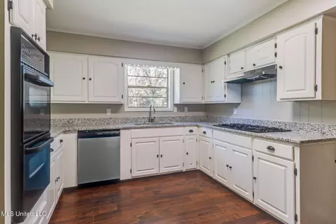 Kitchen - 414 Pecan Blvd, Wiggins, MS 39577 photo 2 of 2