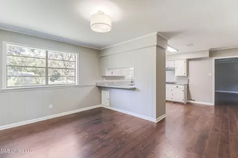 Living - 414 Pecan Blvd, Wiggins, MS 39577 photo 3 of 5