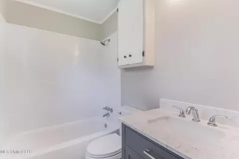 Bath - 414 Pecan Blvd, Wiggins, MS 39577 photo 2 of 2