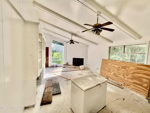 812 Union St, Gloster, MS 39638