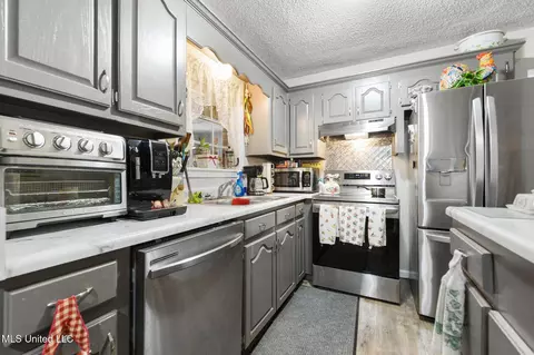 Kitchen - 446 Park St, Lucedale, MS 39452 photo 2 of 2