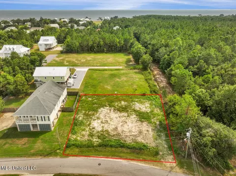 439 Sears Ave, Waveland, MS 39576