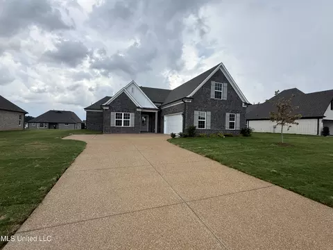 2464 Julianna Dr, Southaven, MS 38672