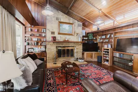 Living - 3940 Forest Hill Rd, Jackson, MS 39212 photo 1 of 2