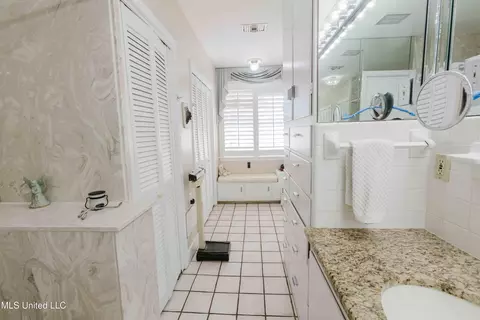 Bath - 3940 Forest Hill Rd, Jackson, MS 39212 photo 4 of 9