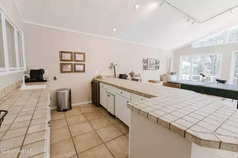 Kitchen - 3940 Forest Hill Rd, Jackson, MS 39212 photo 4 of 4