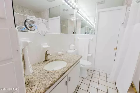 Bath - 3940 Forest Hill Rd, Jackson, MS 39212 photo 3 of 9