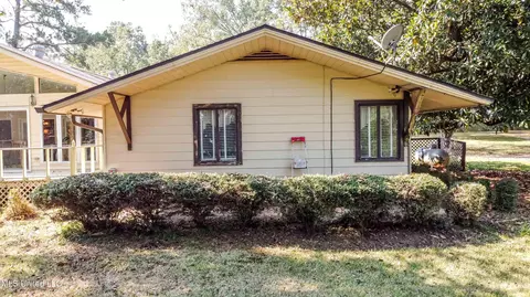 Exterior - 3940 Forest Hill Rd, Jackson, MS 39212 photo 2 of 15