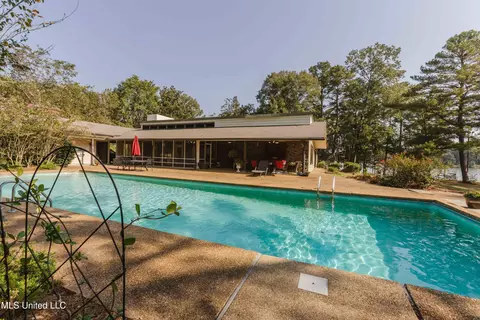Exterior - 3940 Forest Hill Rd, Jackson, MS 39212 photo 5 of 15