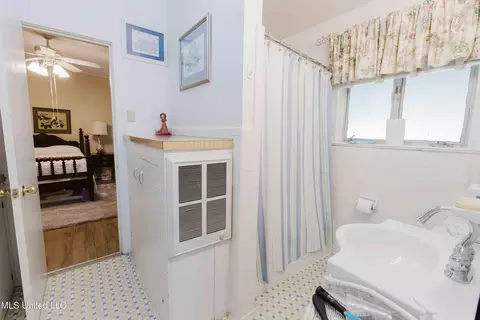 Bath - 3940 Forest Hill Rd, Jackson, MS 39212 photo 7 of 9