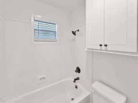 Bath - 116 Duffey Dr, Florence, MS 39073 photo 2 of 5