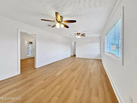 Living - 116 Duffey Dr, Florence, MS 39073 photo 2 of 5