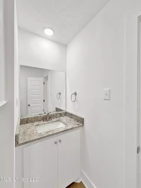 Bath - 116 Duffey Dr, Florence, MS 39073 photo 3 of 5