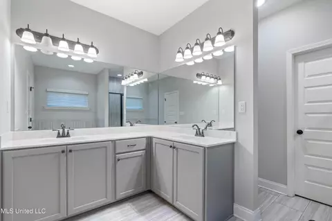 Bath - 509 Howell Way, Hernando, MS 38632 photo 2 of 3