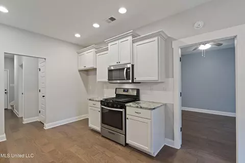 Entry Way - 509 Howell Way, Hernando, MS 38632 photo 2 of 3